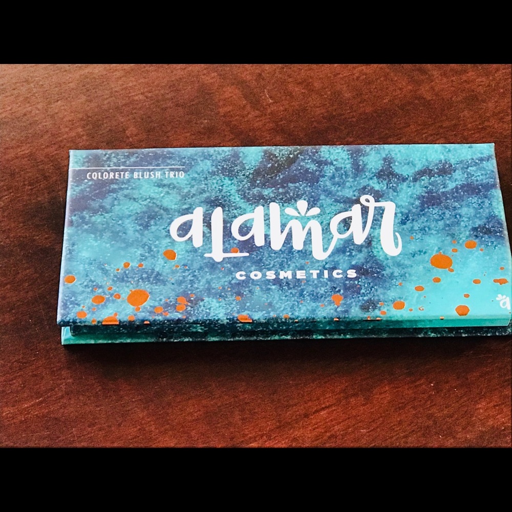 Alamar cosmetics ( blush Trio)